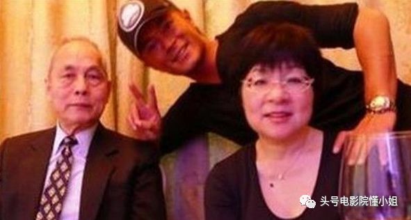 古天乐拿影帝感谢家人 48岁还要妈妈每天叫他起床 父亲曾是演员