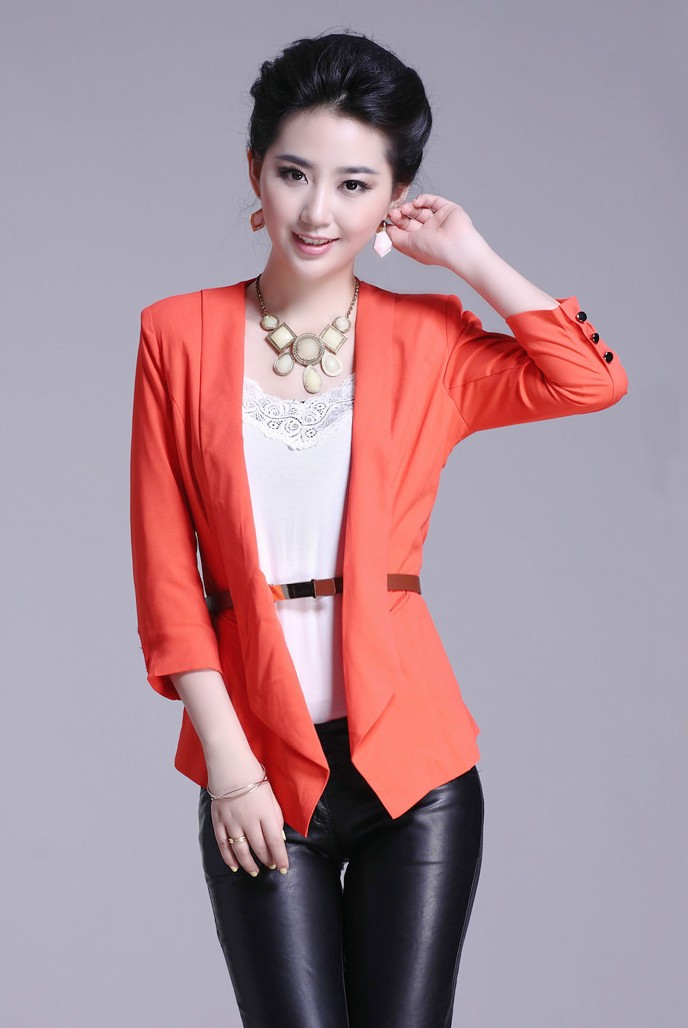 一个那端庄稳重的成熟气质美女