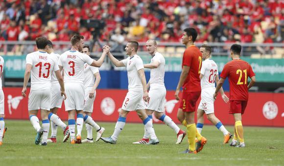 02年世界杯中国队三场失9球,对比中国杯的男足