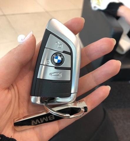 花80万买辆宝马x6:饭桌上,车主直呼这把车钥匙真心不敢掏出来