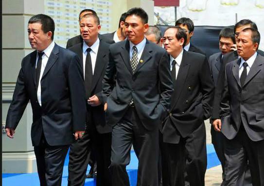 当台湾黑道出现真空之际,松联帮乘机在台北抢占地盘,陆续成立多个堂口