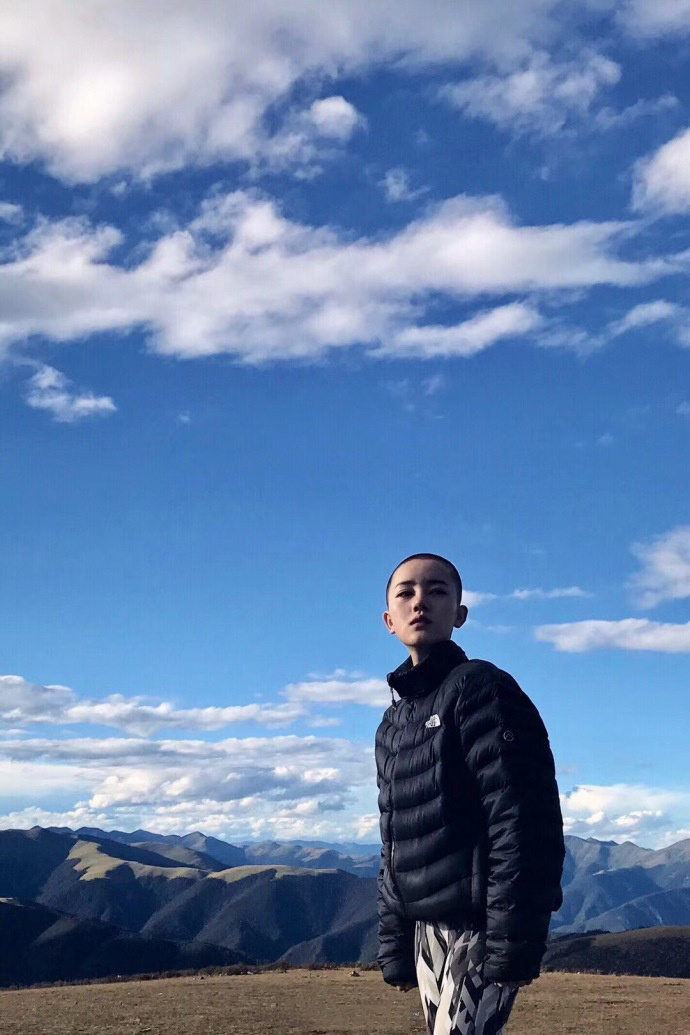 这是我见过最美的光头女孩李沈寄