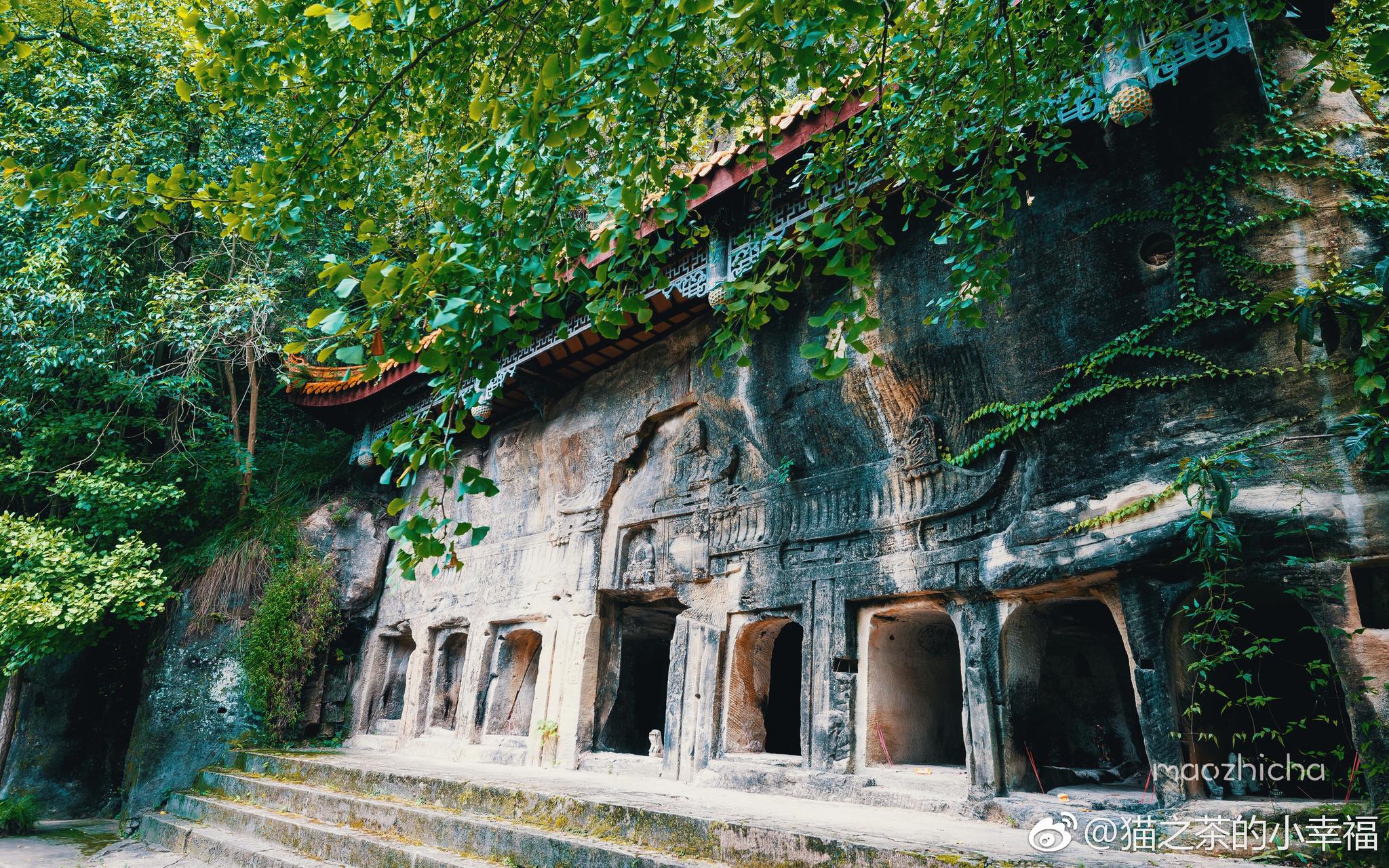 相比较热闹的阆中古城大佛寺显得非常的静谧几乎没有游客