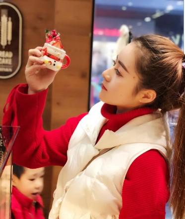 一根面西施张玲生活照,摔面都可以出名,你还有理由不努力吗?