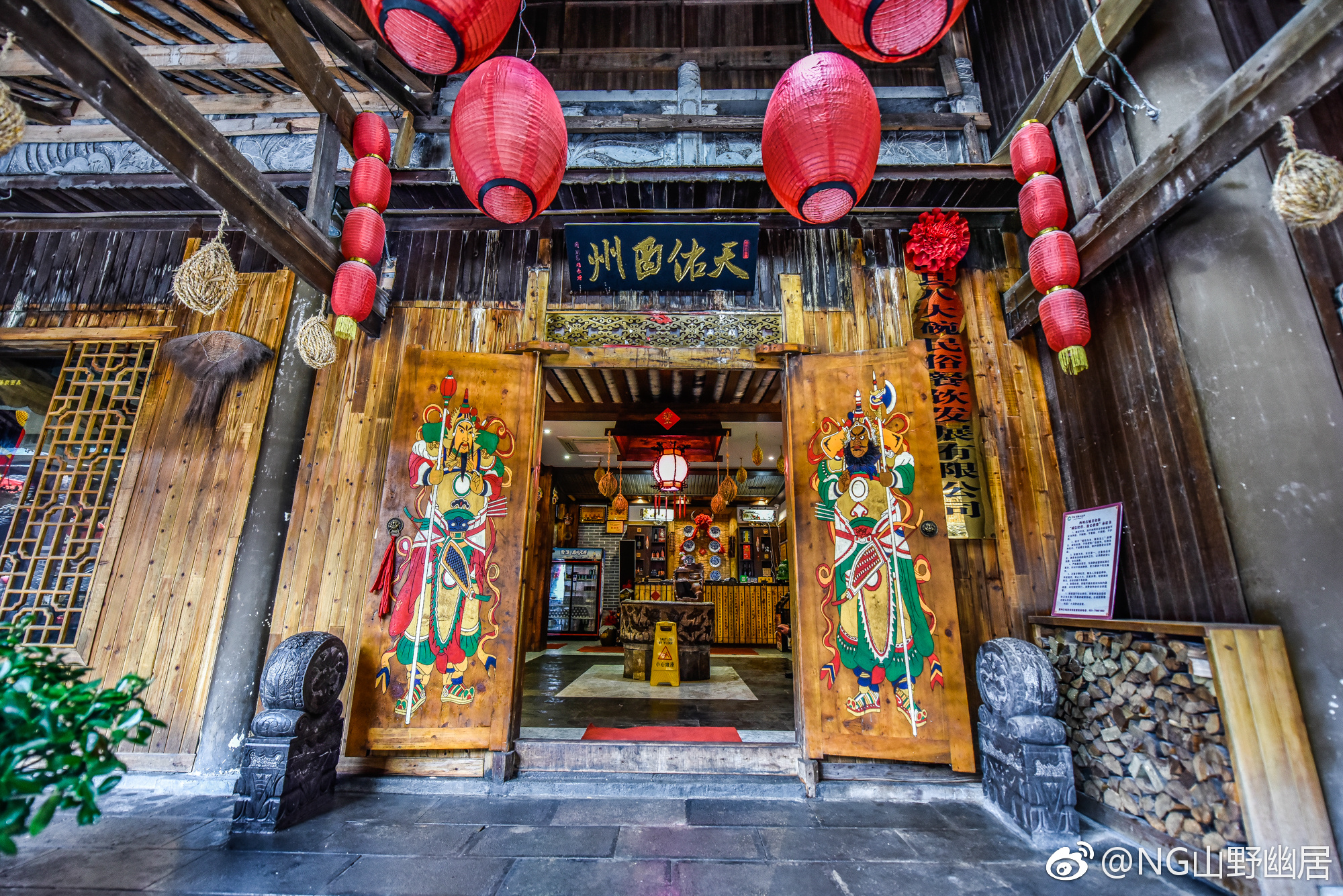 重庆酉阳八大碗餐厅是酉阳古城之内历史最悠久,口味最正宗,最具当地