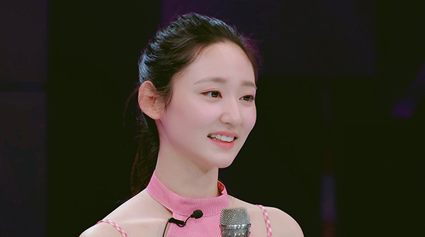 王莫涵《创造101》首位出场 颜美腿长虚心受教