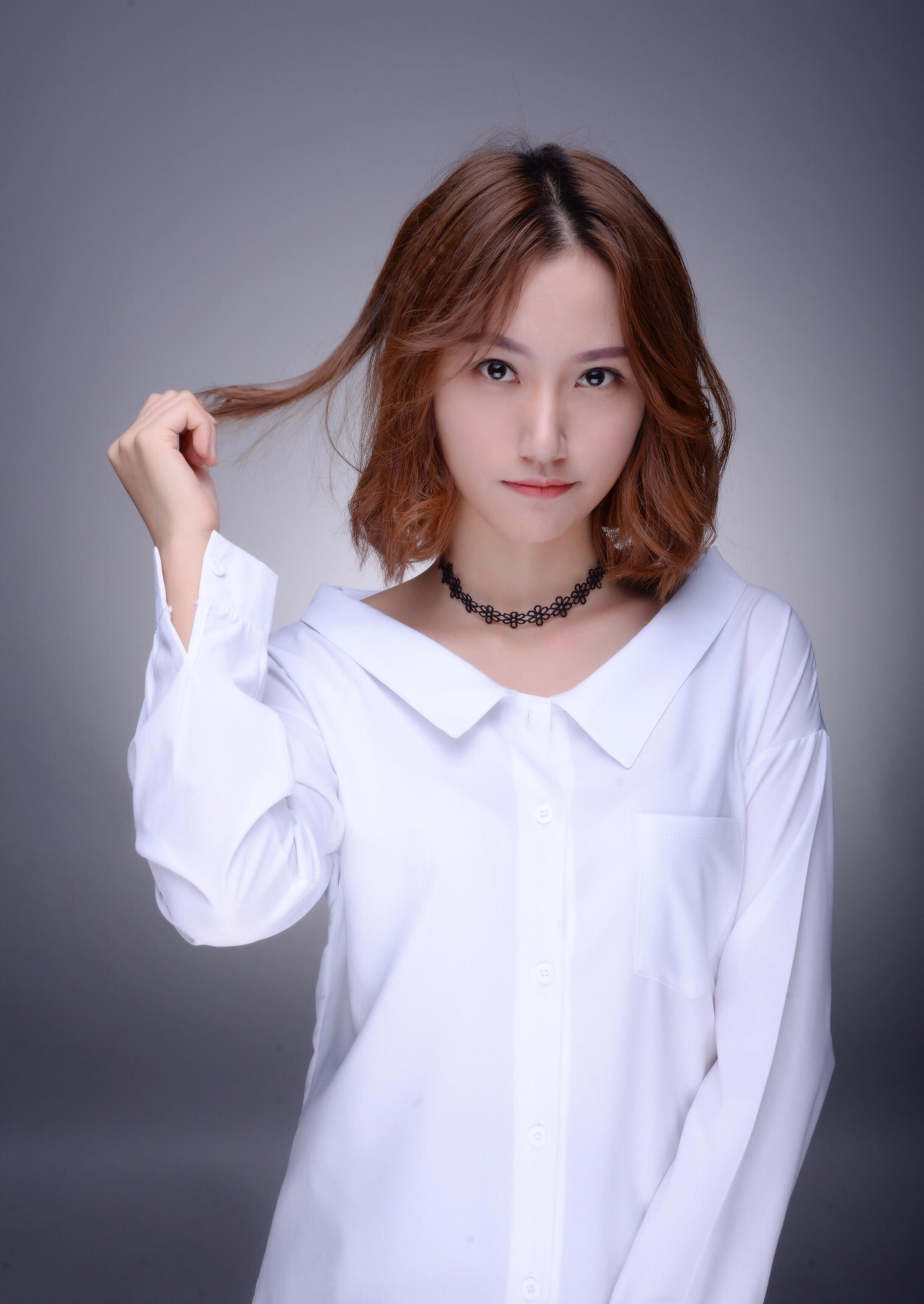 表演系学生可盐可甜的97年射手座小姐姐爱好是唱歌跳舞梦想是成为