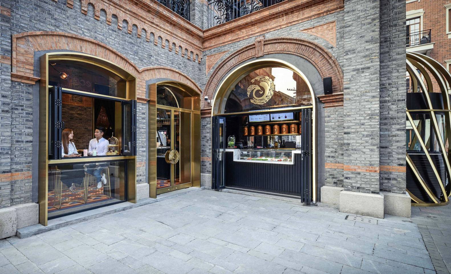 餐厅位于上海新开发的露天购物中心"丰盛里"