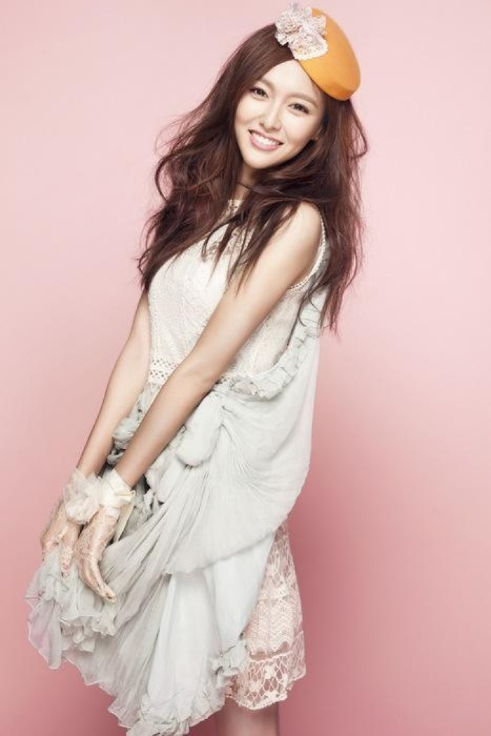 娱乐圈中穿小白裙更显气质的女星:倪妮唐嫣陈乔恩上榜,谁魅力大