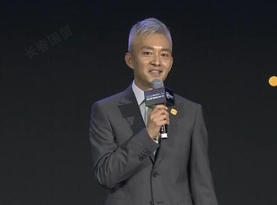 49岁亚宁近照曝光 曾经央视最帅主持人如今变成这样了