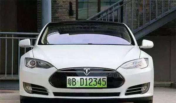 广州限行政策惹争议,绿色车牌成最佳解决办法