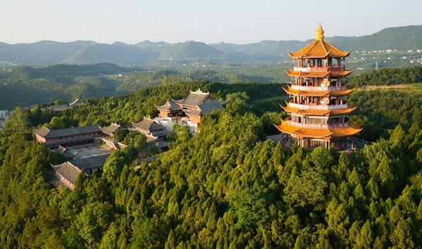 中国西武当山位于苍溪县城东南角,因其形如笔架,古时叫"笔架山",是