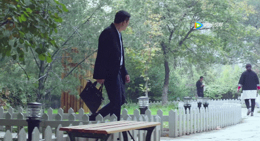 同是模仿张嘉译的社会步沈梦辰被炮轰武大靖得到谅解