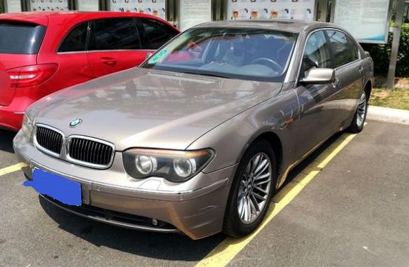 小伙花9万元买辆二手宝马745,看到发动机时朋友作出了"预言"