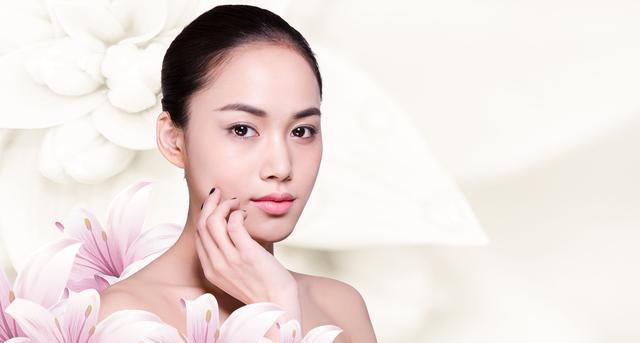 打好底妆能够将你的肤色打造成明星那样光洁剔透,完美无瑕!