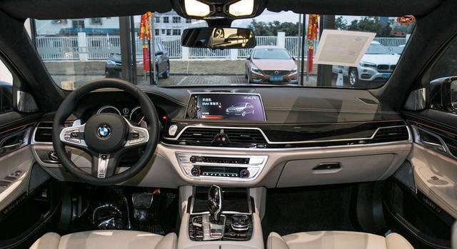 你知道贺涵的宝马有多牛吗? 配12缸机值265万!