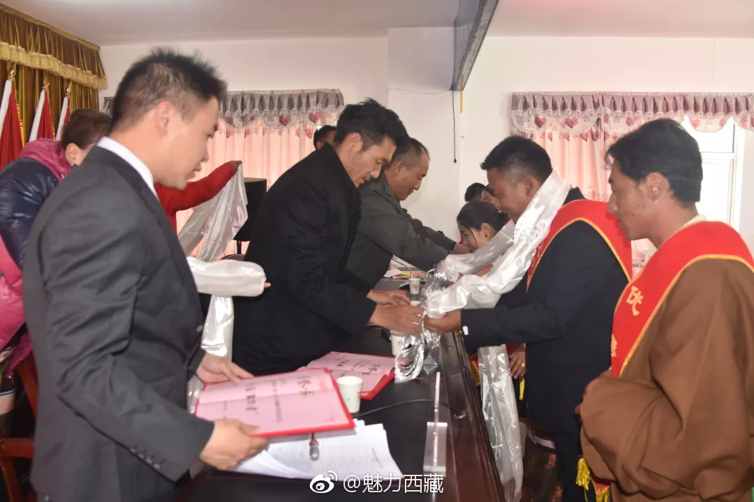 当雄县龙仁乡献礼教师节