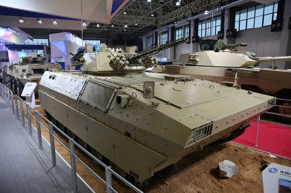 中国vn12步兵战车横穿几百公里沙漠七十度高温百十度温差不趴窝