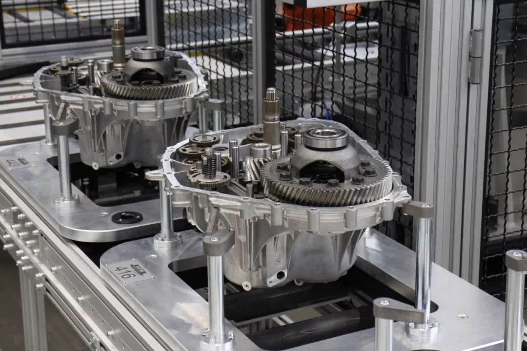 生产线上的7dct300变速箱