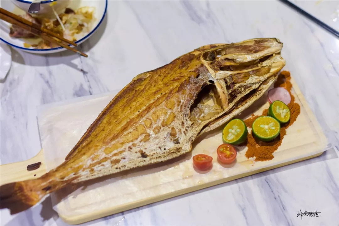 马面鱼也叫剥皮鱼,干煎烹制是经典做法.