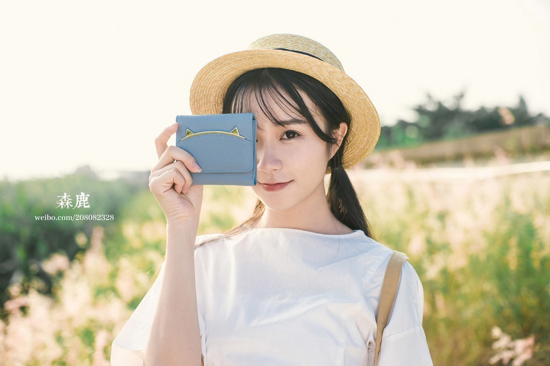 戴帽子的清新美女户外唯美写真集