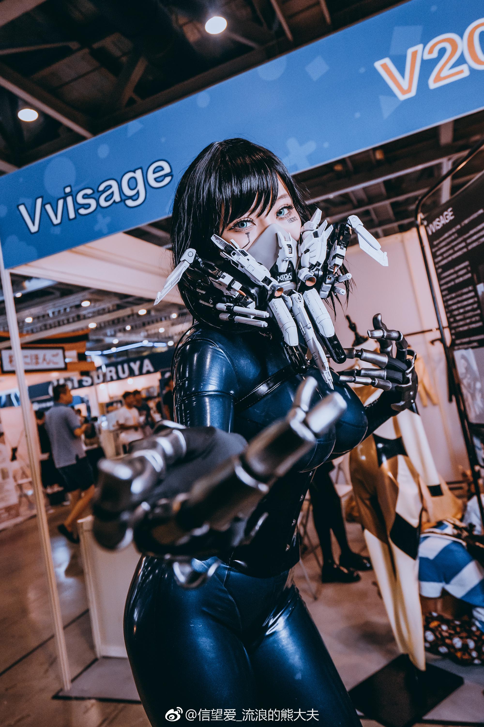 出镜:@菌烨tako @知世超级超级超级犀利 场内摊位的.