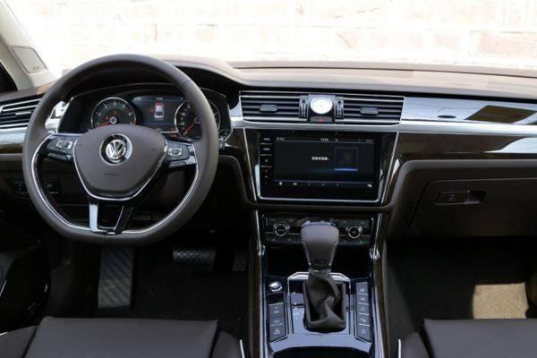 2018款大众辉昂内饰方面,2018款大众辉昂最新的家族式设计语言让新车