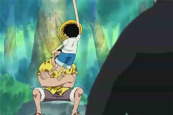 路飞说要成为海贼王卡普听了想手撕红发直接一脚踢飞路飞