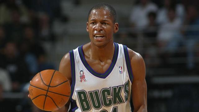 第一,雄鹿 雷阿伦在96年第5顺位被森林狼选中后即被交易至雄鹿,雷阿伦