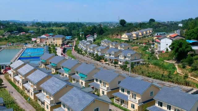 航拍四川广安新农村,这些人愿意留在山里,原来是有原因的!