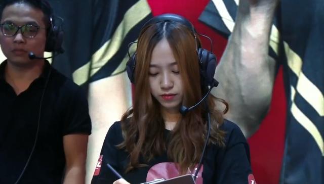 lpl胜利女神,妖风小姐姐引发网友热议:一天"执法"四场比赛?