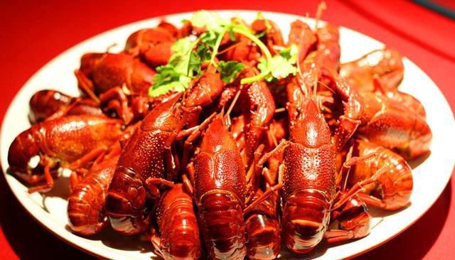 网络配图 清蒸大虾 1.首先准备李锦记天成一味特级鲜酱油备用. 2.