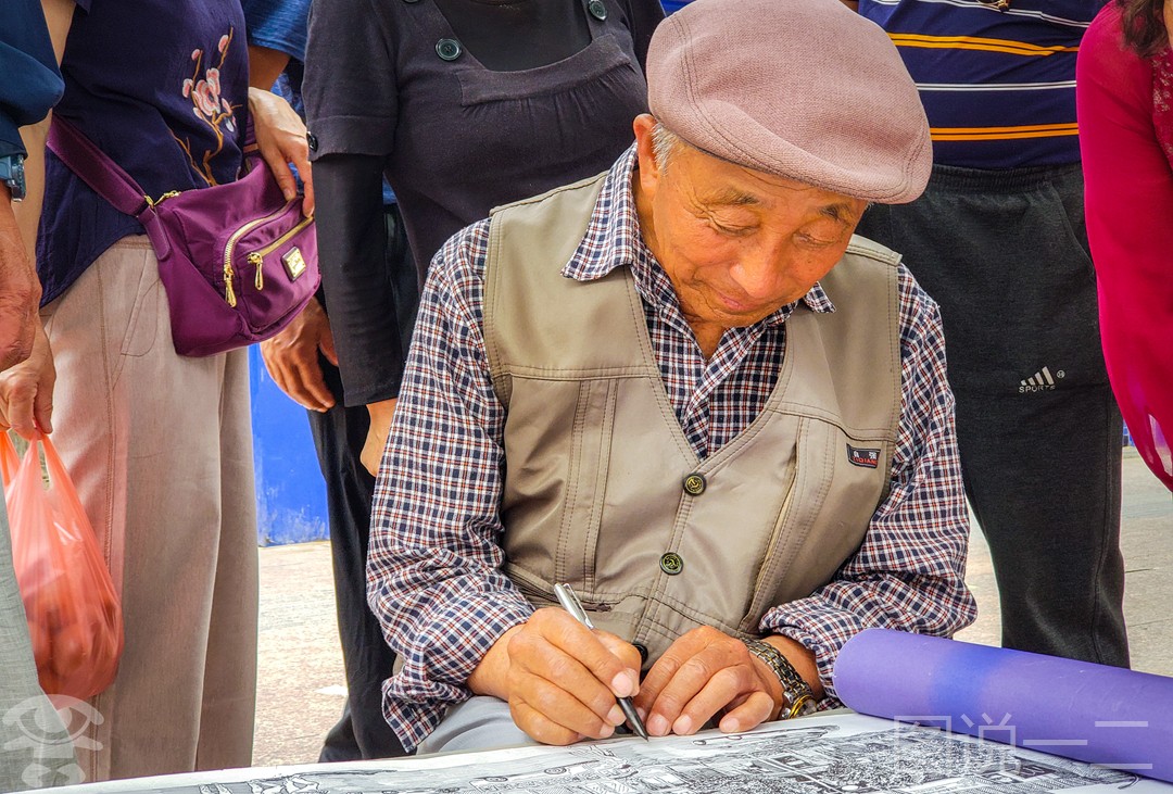 80岁老人画画60年,耳不聋眼不花,还有女粉丝