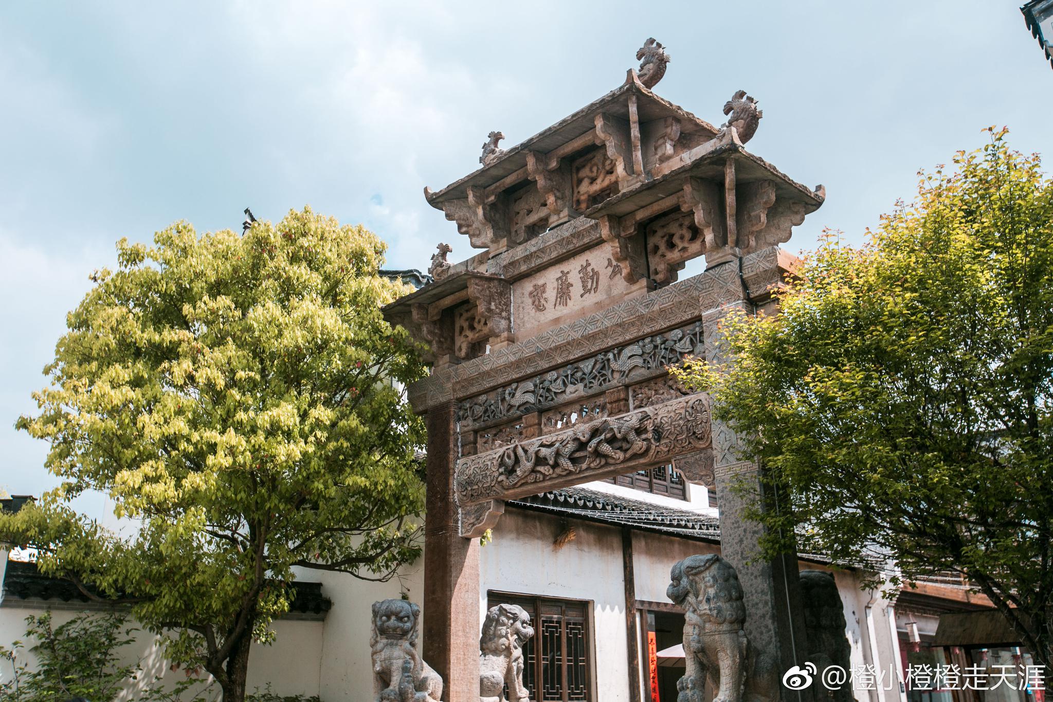 位于风情小镇姜家镇镇中心的文渊狮城,是国内首个非遗生活体验基地