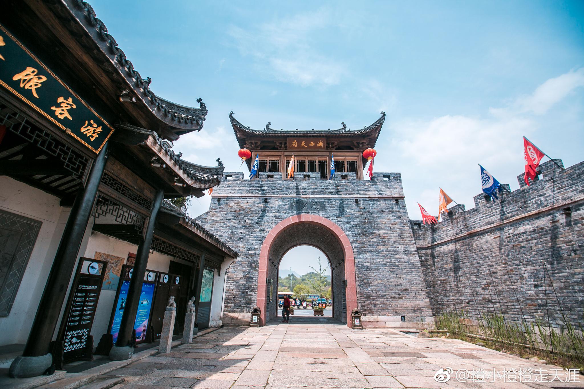 位于风情小镇姜家镇镇中心的文渊狮城,是国内首个非遗生活体验基地