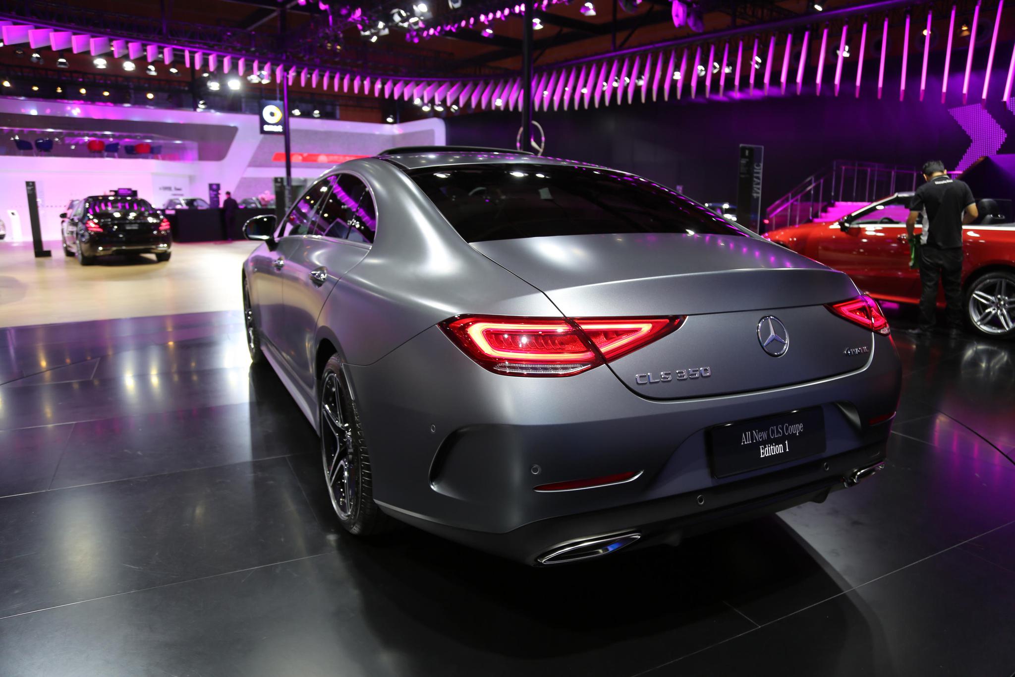 全新梅赛德斯-奔驰cls四门轿跑车实拍,2018深港澳车展正式上市