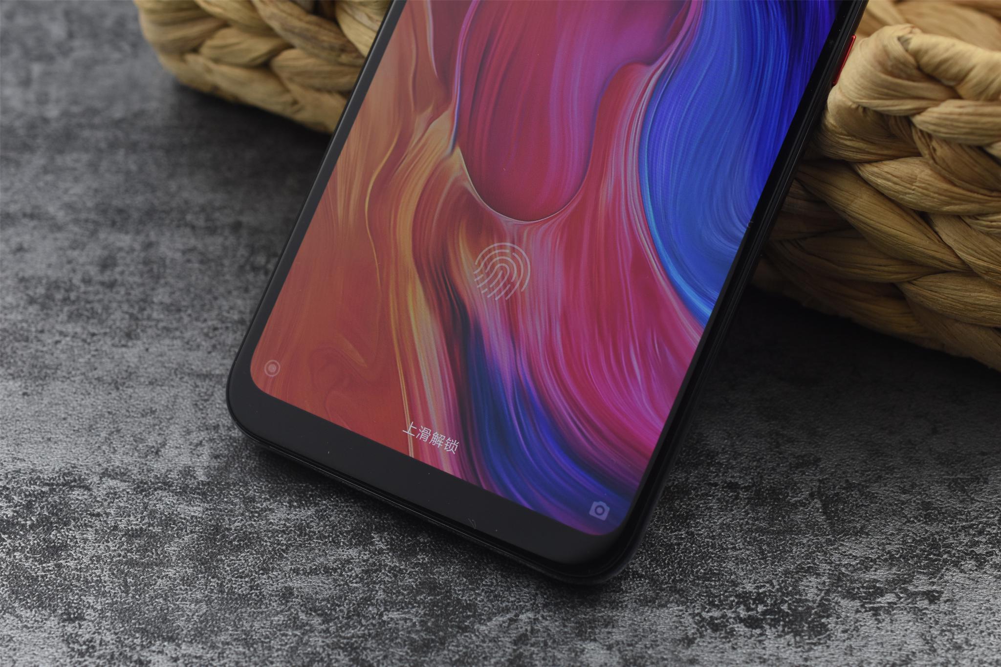 搭载屏下指纹采用透明后盖小米8透明探索版真机图赏