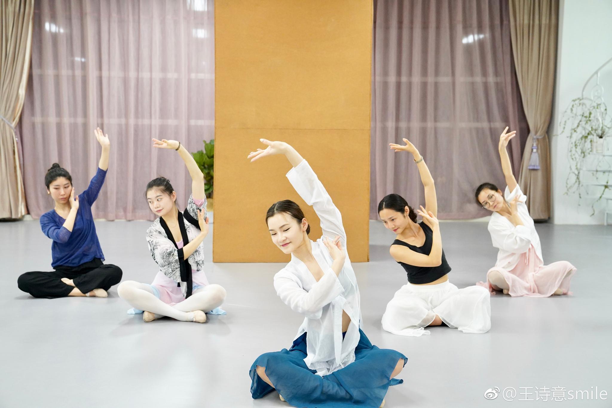 今晚芭蕾舞&古典舞课堂享受音乐、享受舞动、享受这真正属于自己的时|古典舞|芭蕾舞|课堂|金刚|音乐_新浪新闻