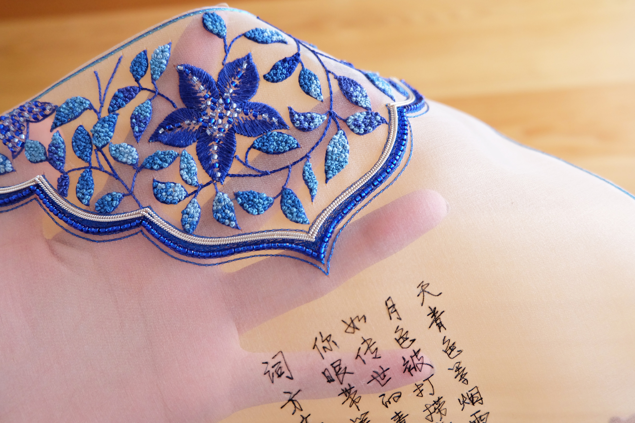 法式刺绣中国风书信《青花瓷信》,全幅手工刺绣