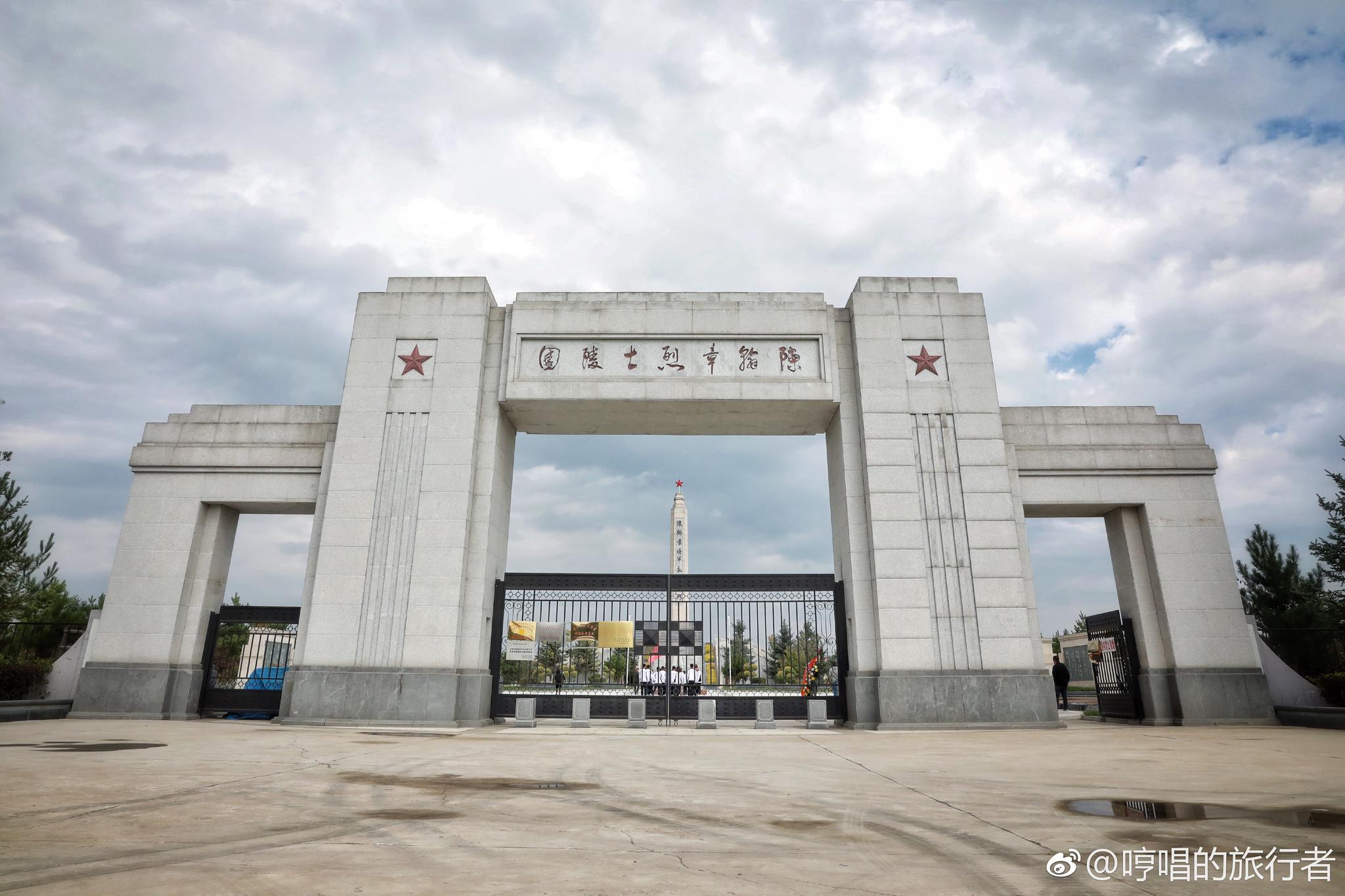 来到敦化烈士陵园,祭奠革命烈士陈翰章将军.在展览馆中