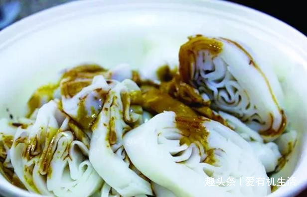 惠东多祝冷粉,配上香气扑鼻的花生油,味道非常美味