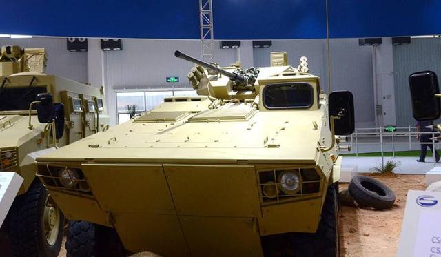 中国vn12步兵战车横穿几百公里沙漠七十度高温百十度温差不趴窝