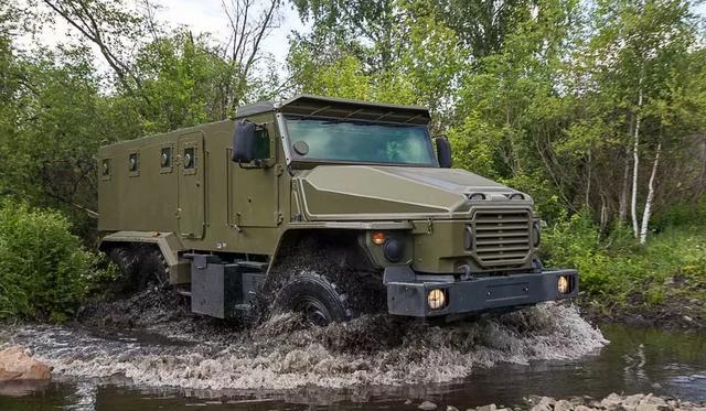 俄军对乌拉尔装甲运兵车改进,部份换装中国柴油机