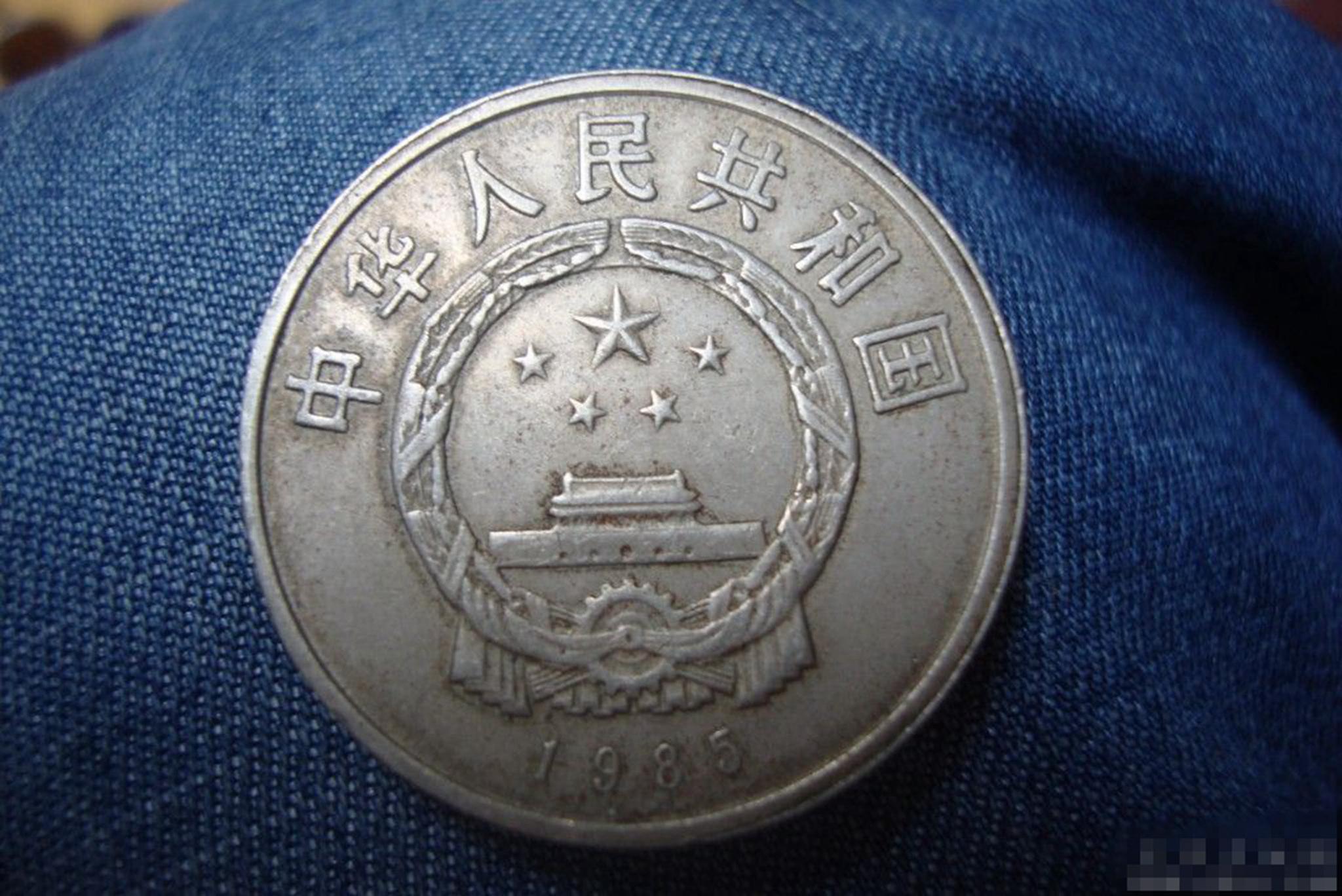 古玩店500元买一枚硬币仔细一看捡漏了老板后悔死了