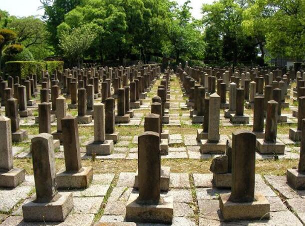 埋在日本的6名中国军人, 墓碑被刻上羞辱性文字, 123年了仍未回家