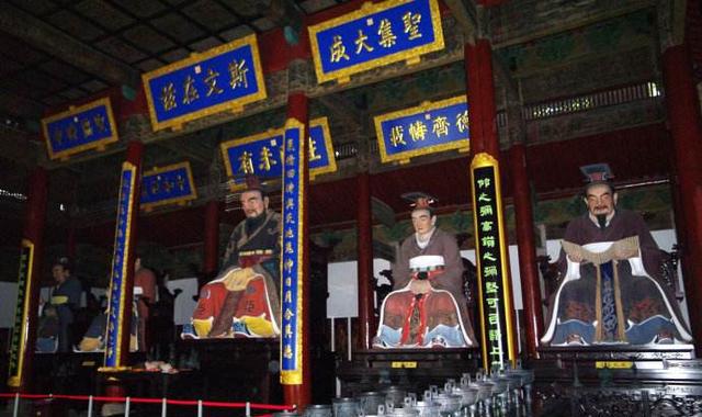 孔庙里供奉的孔子及其“四配”，其后人都被赏赐何等世袭爵位|孔庙|五经博士|衍圣公|世袭|孔子_新浪新闻