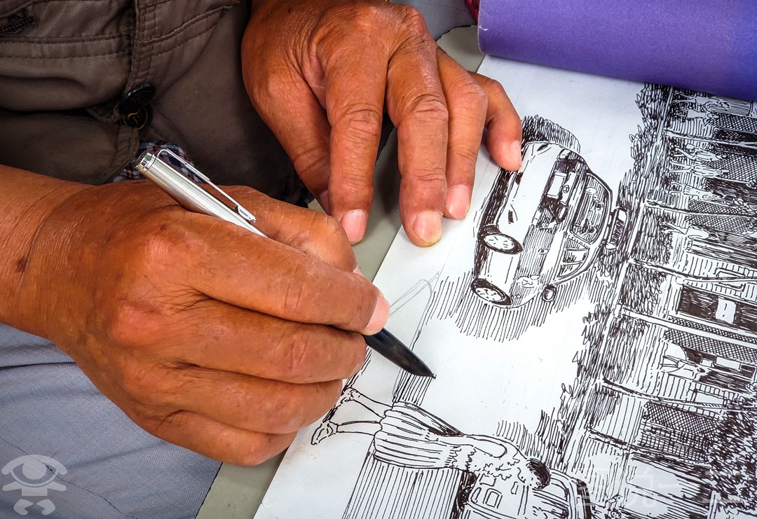 80岁老人画画60年,耳不聋眼不花,还有女粉丝