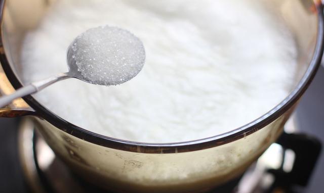 炒菜放糖?炒菜放白糖有什么好处