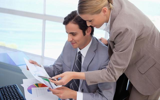 90后遇工作问题请示老板,老板却怒道:我是让你来当爹的吗?