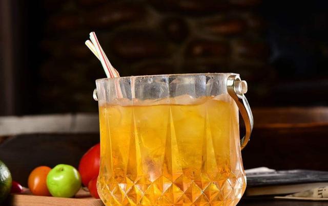 在沙漠绿洲有着四种水,只能选择喝一种,聪明的人会喝最后一个